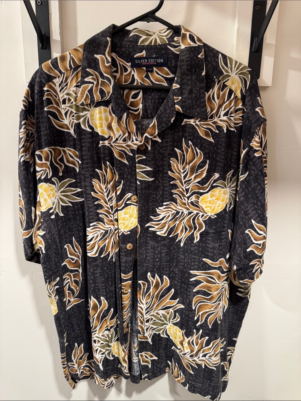 Men’s Black Pineapple-Print Short Sleeve Button-Down Shirt